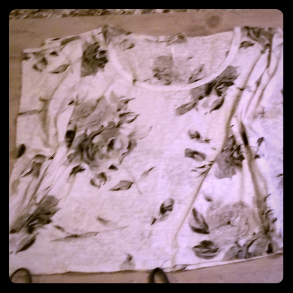 💕$7💕Forever 21 Winged Sides Top